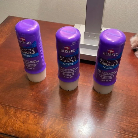 NWT Aussie 3 Min Miracle moist deep treatment for your hair - Picture 2 of 5